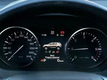 Land-Rover Discovery-Sport