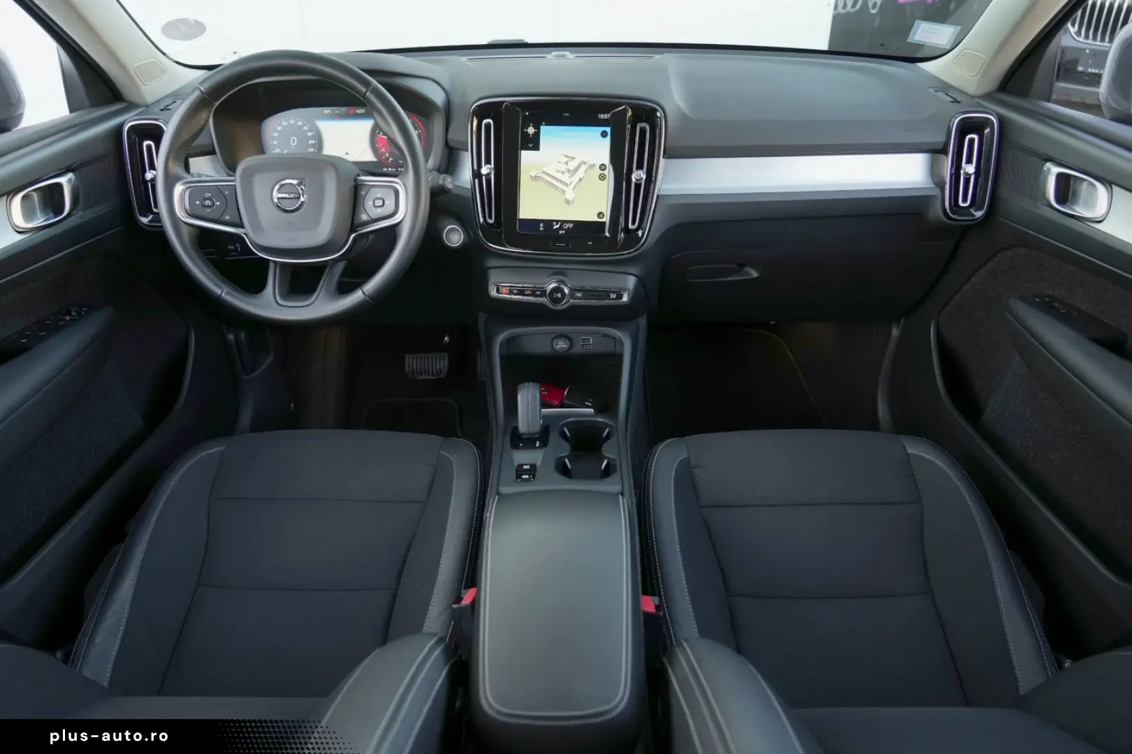 Volvo XC 40 T3 AT8 Momentum Pro