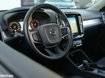 Volvo XC 40 T3 AT8 Momentum Pro