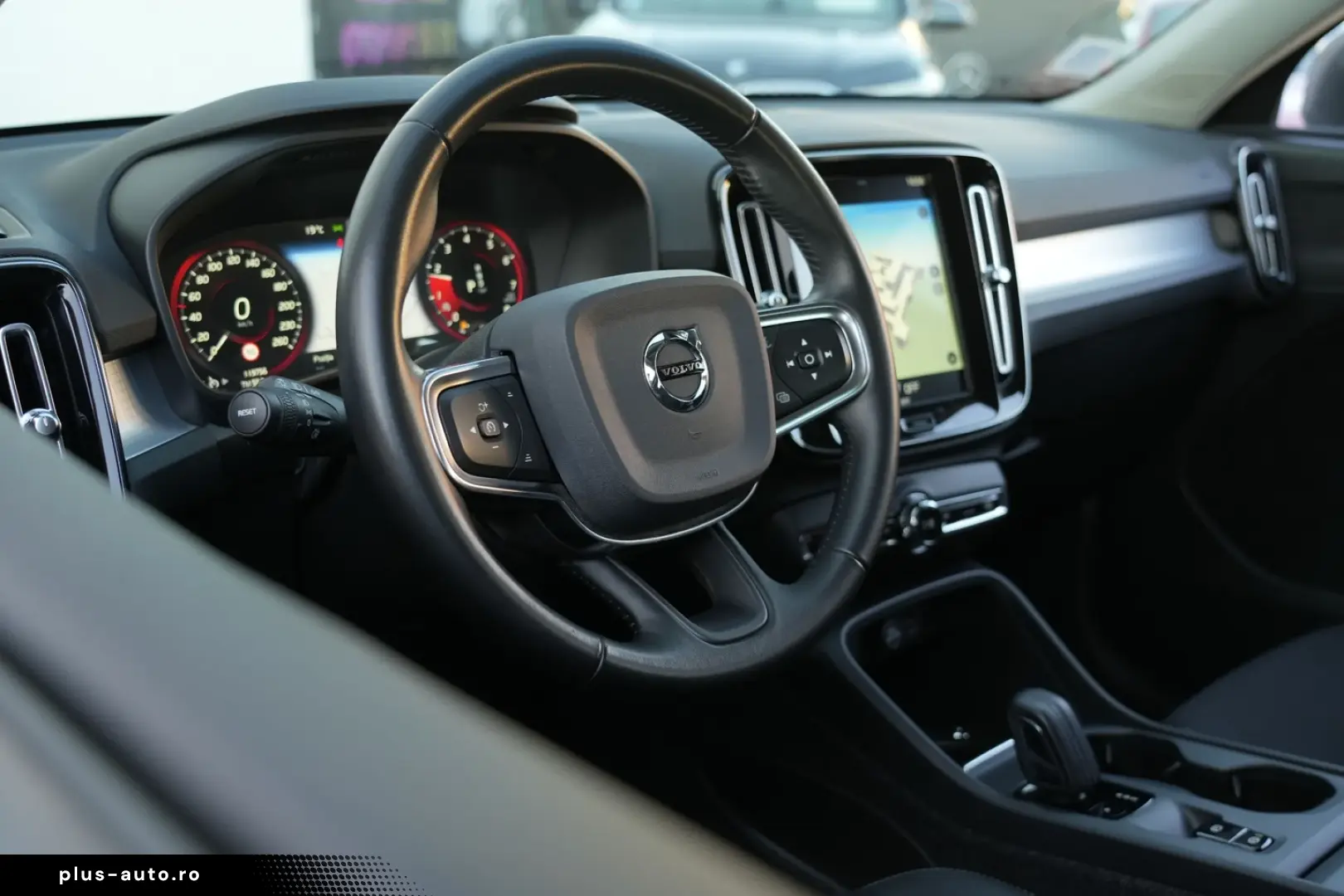 Volvo XC 40 T3 AT8 Momentum Pro