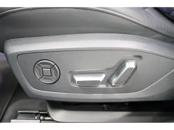 AUDI RS 6 Avant 4.0 TFSI quattro performance Navi Mat