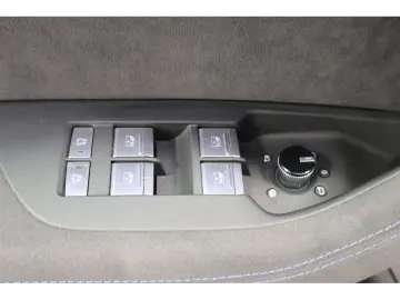 AUDI RS 6 Avant 4.0 TFSI quattro performance Navi Mat