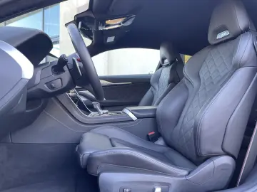 BMW M8 Competition Coupé xDrive 360  B&W Carbon ext.