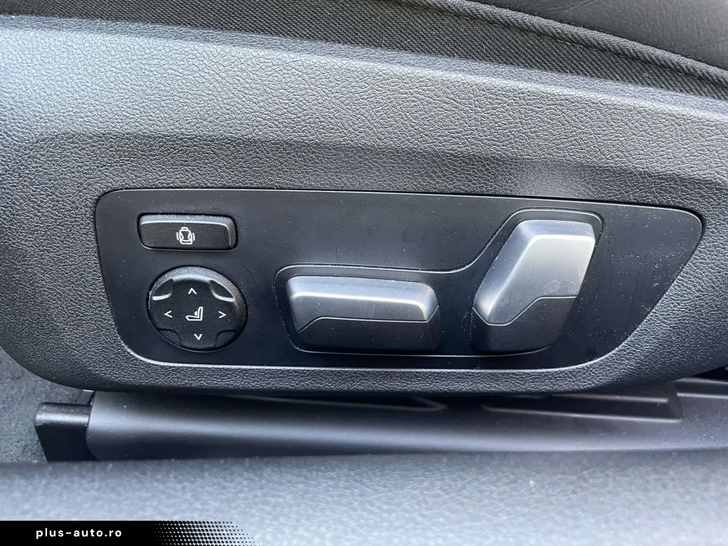 BMW M8 Competition Coupé xDrive 360  B&W Carbon ext.