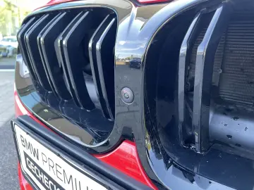 BMW M8 Competition Coupé xDrive 360  B&W Carbon ext.