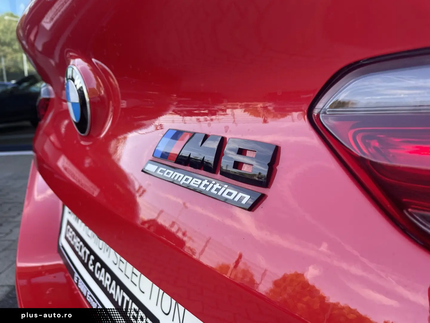 BMW M8 Competition Coupé xDrive 360  B&W Carbon ext.