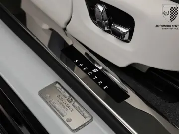 ROLLS ROYCE Spectre Bespoke Starburst Driving HeatComfort