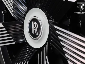 ROLLS ROYCE Spectre Bespoke Starburst Driving HeatComfort