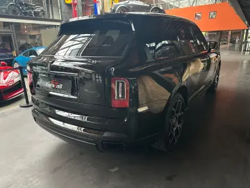 ROLLS ROYCE Cullinan Black Badge MY24  Mandarin  4 seat spec