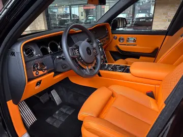 ROLLS ROYCE Cullinan Black Badge MY24  Mandarin  4 seat spec