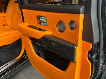 ROLLS ROYCE Cullinan Black Badge MY24  Mandarin  4 seat spec