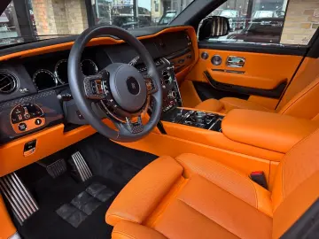 ROLLS ROYCE Cullinan Black Badge MY24  Mandarin  4 seat spec