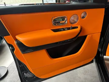 ROLLS ROYCE Cullinan Black Badge MY24  Mandarin  4 seat spec