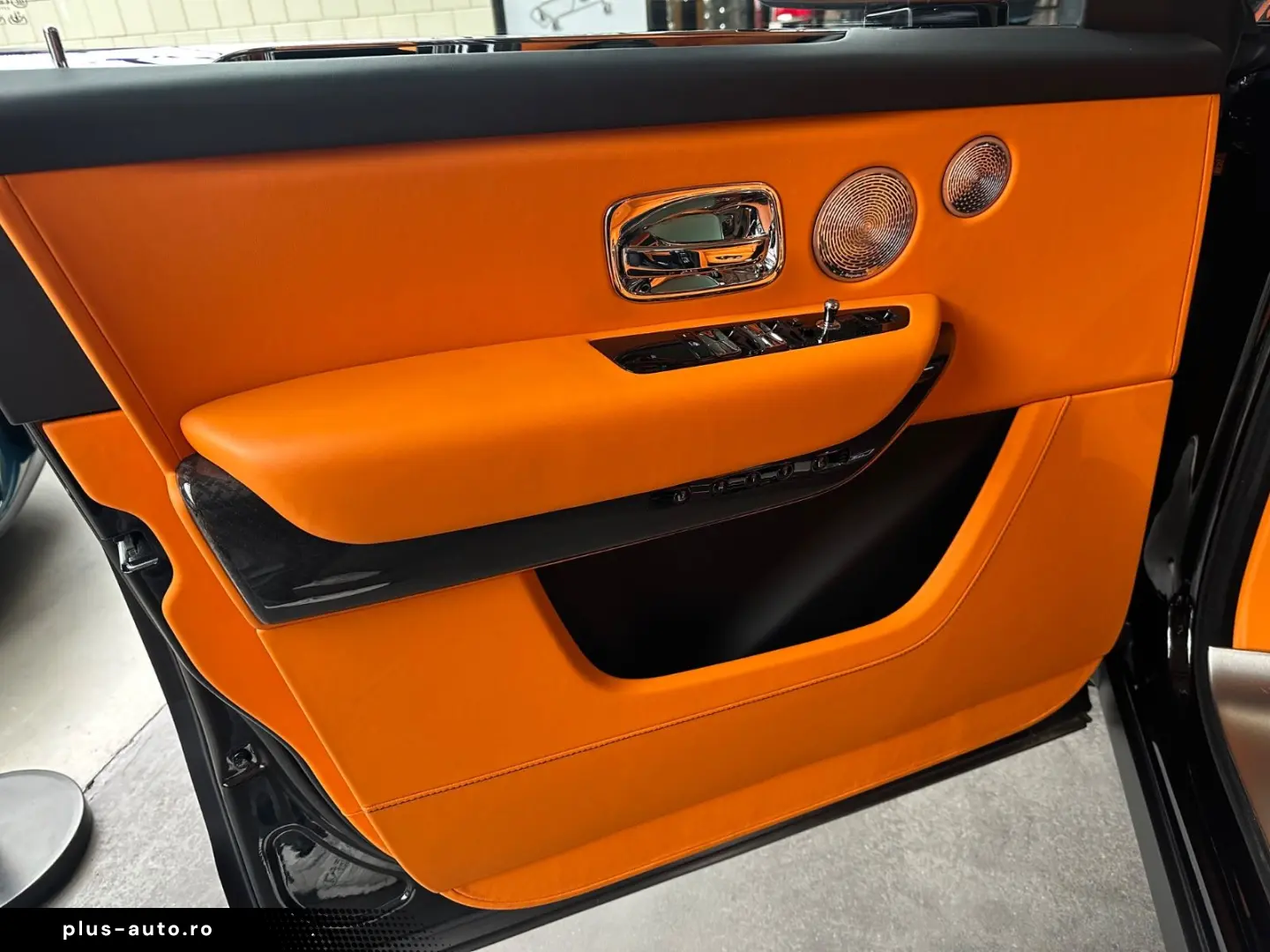 ROLLS ROYCE Cullinan Black Badge MY24  Mandarin  4 seat spec