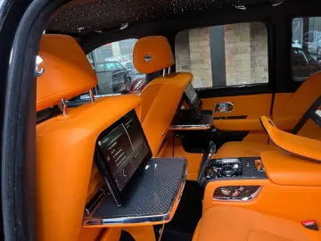 ROLLS ROYCE Cullinan Black Badge MY24  Mandarin  4 seat spec