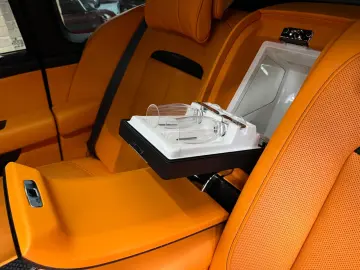 ROLLS ROYCE Cullinan Black Badge MY24  Mandarin  4 seat spec