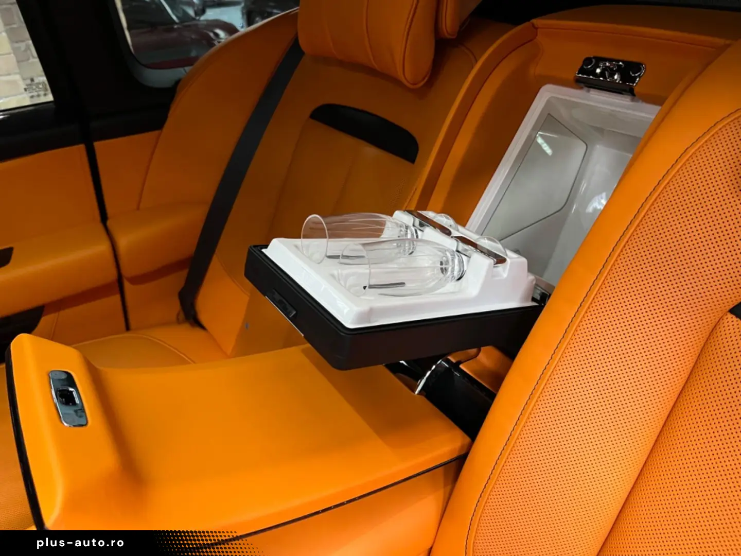 ROLLS ROYCE Cullinan Black Badge MY24  Mandarin  4 seat spec