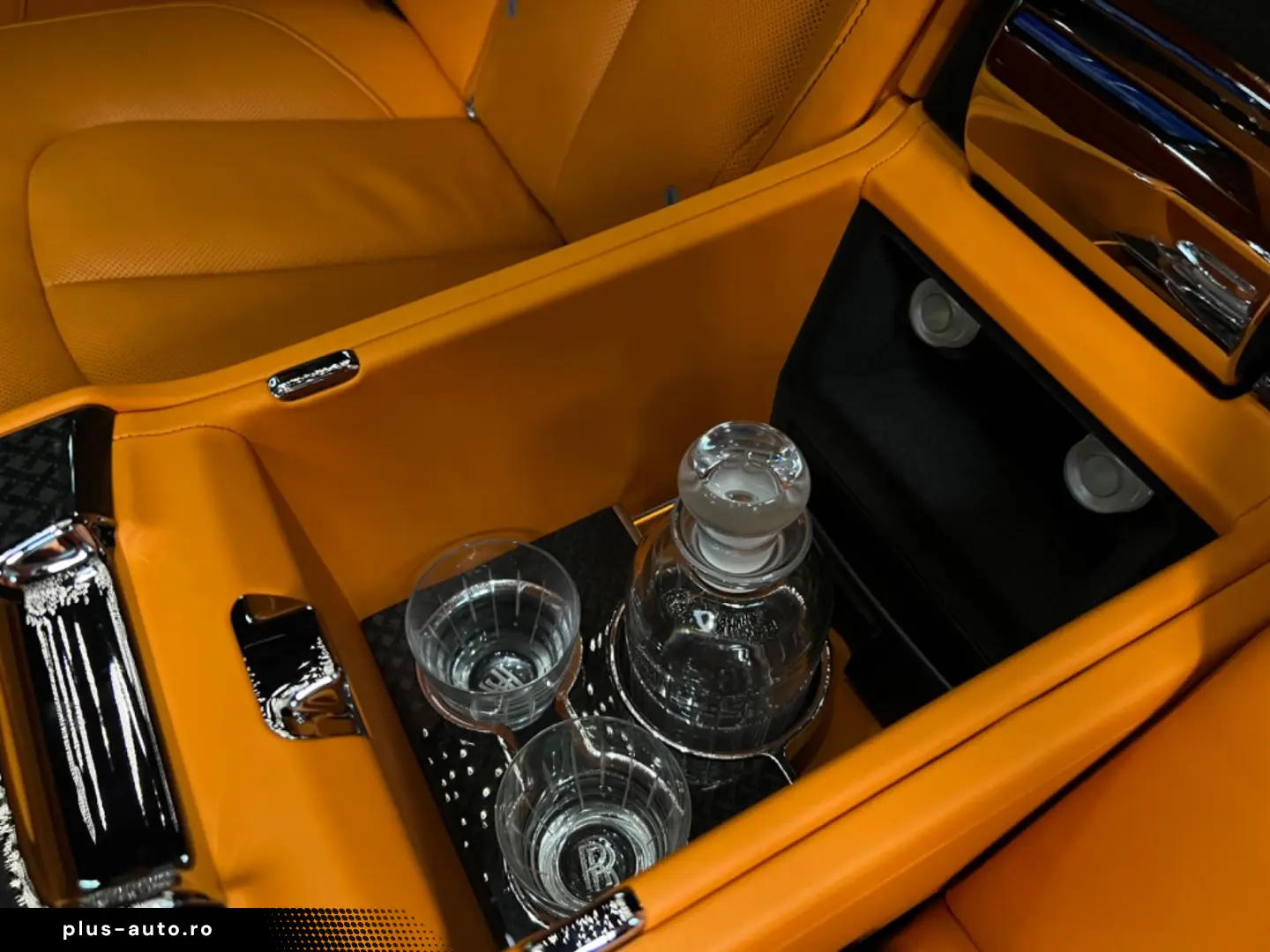 ROLLS ROYCE Cullinan Black Badge MY24  Mandarin  4 seat spec