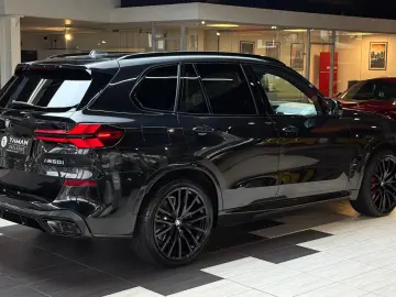 BMW X5 M60i x