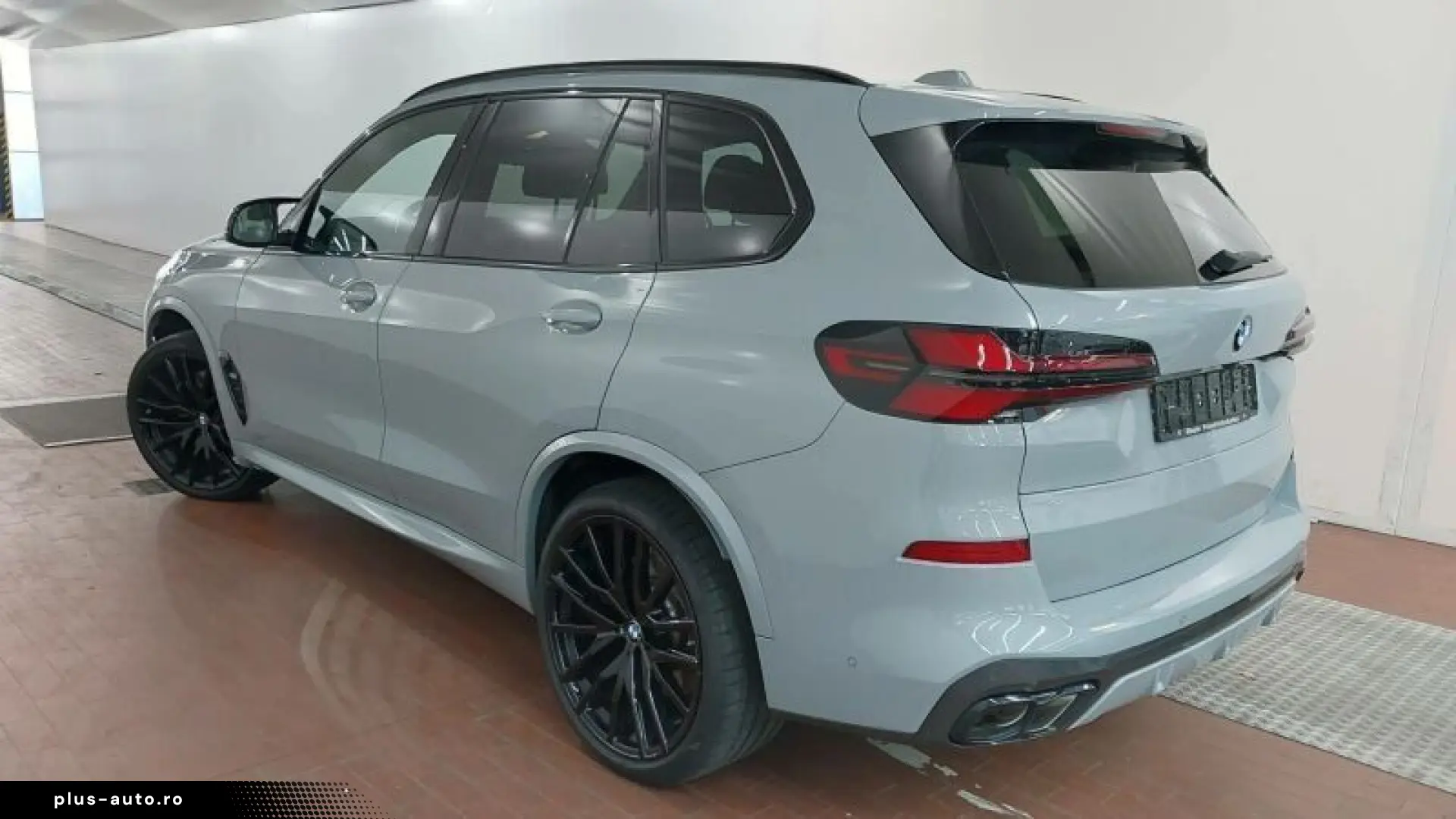 BMW X5 M60i