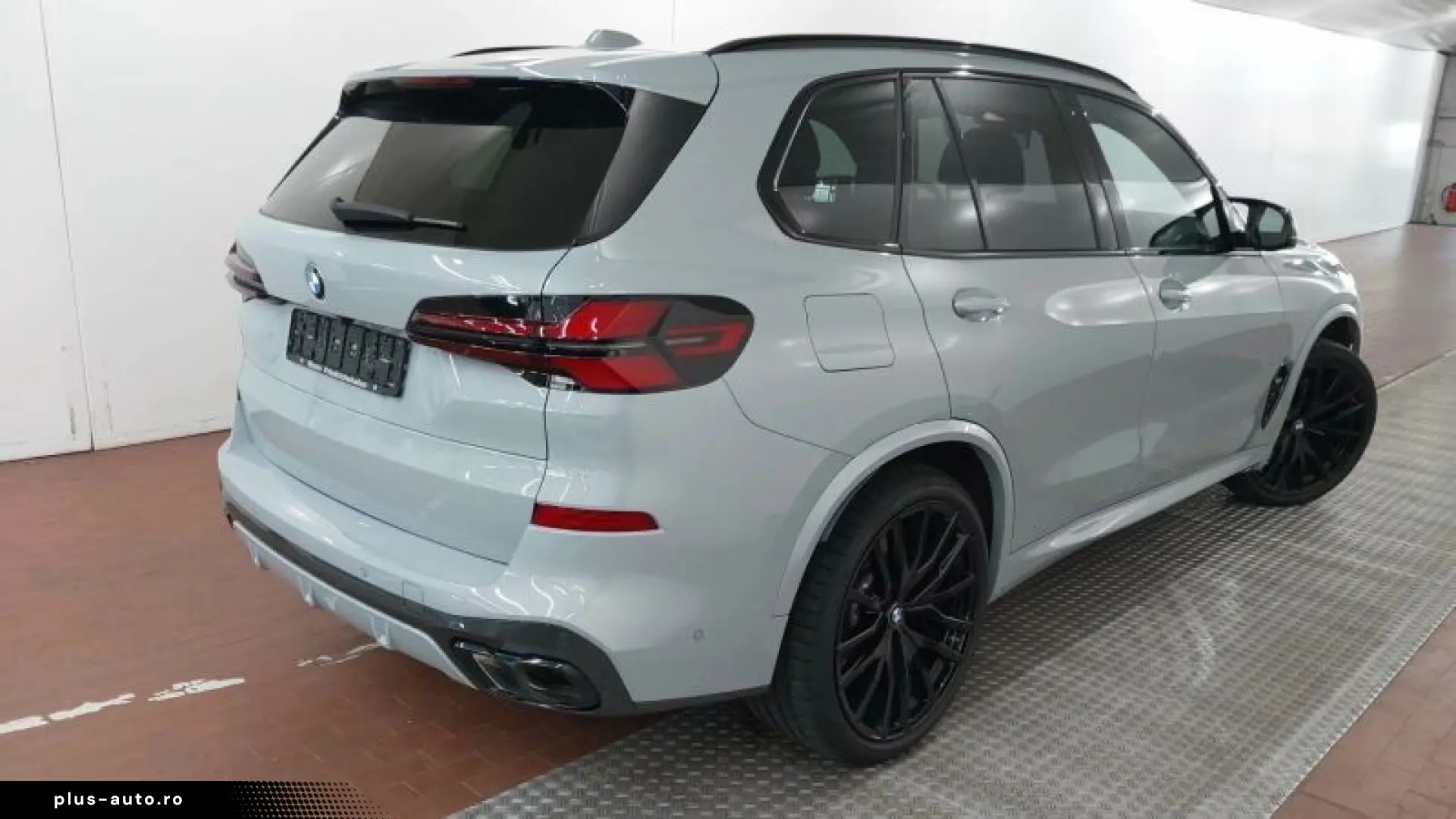 BMW X5 M60i