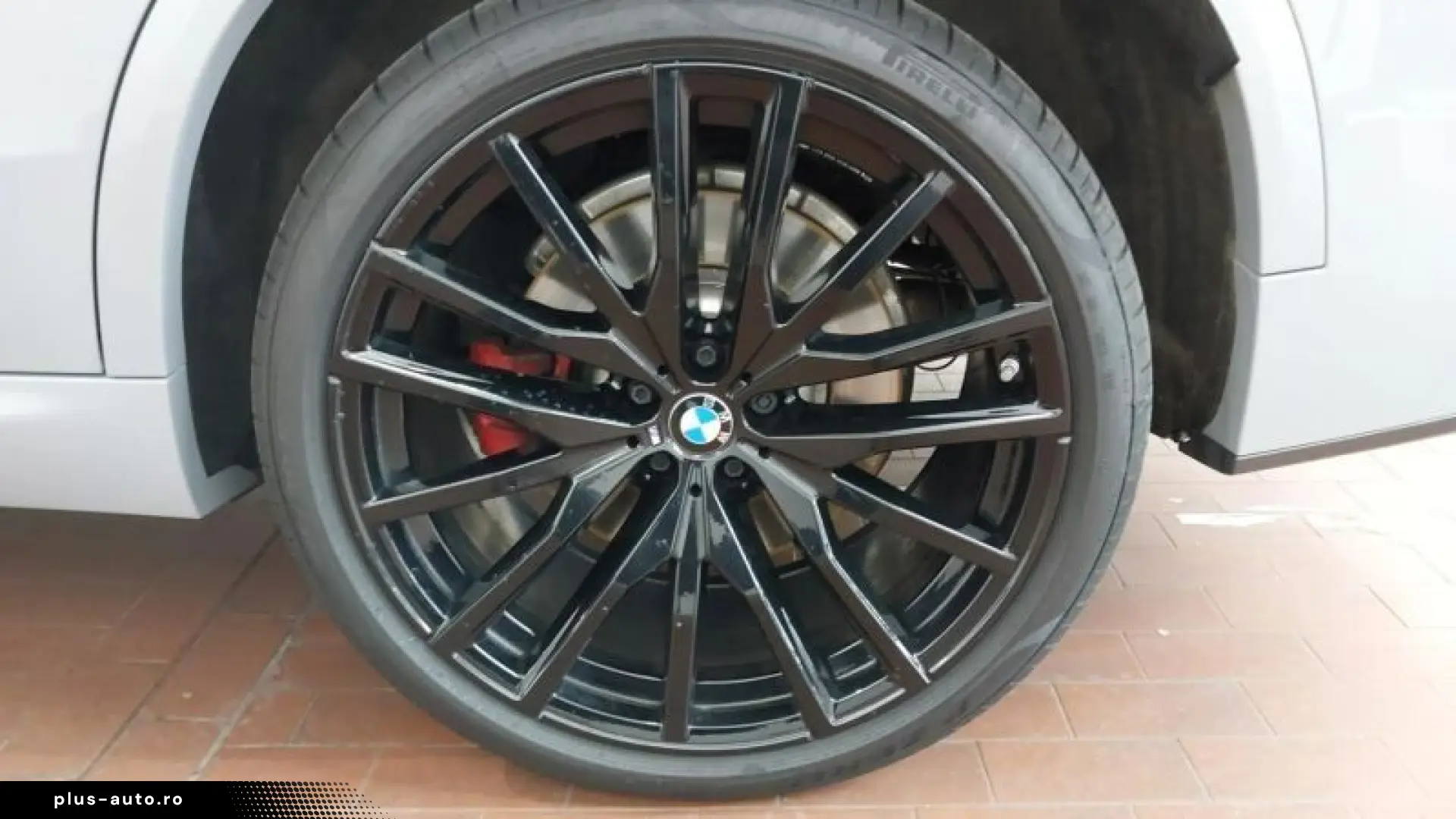 BMW X5 M60i