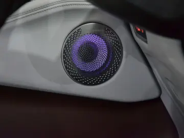 BMW XM BOWERS & WILKINS   SOFT CLOSE   360