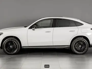 MERCEDES-BENZ GLC 300 e 4Matic  PANORAMA AHK KAMERA