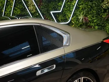 BMW 740d xDRIVE 360 THEATRE MASSAGE B&W