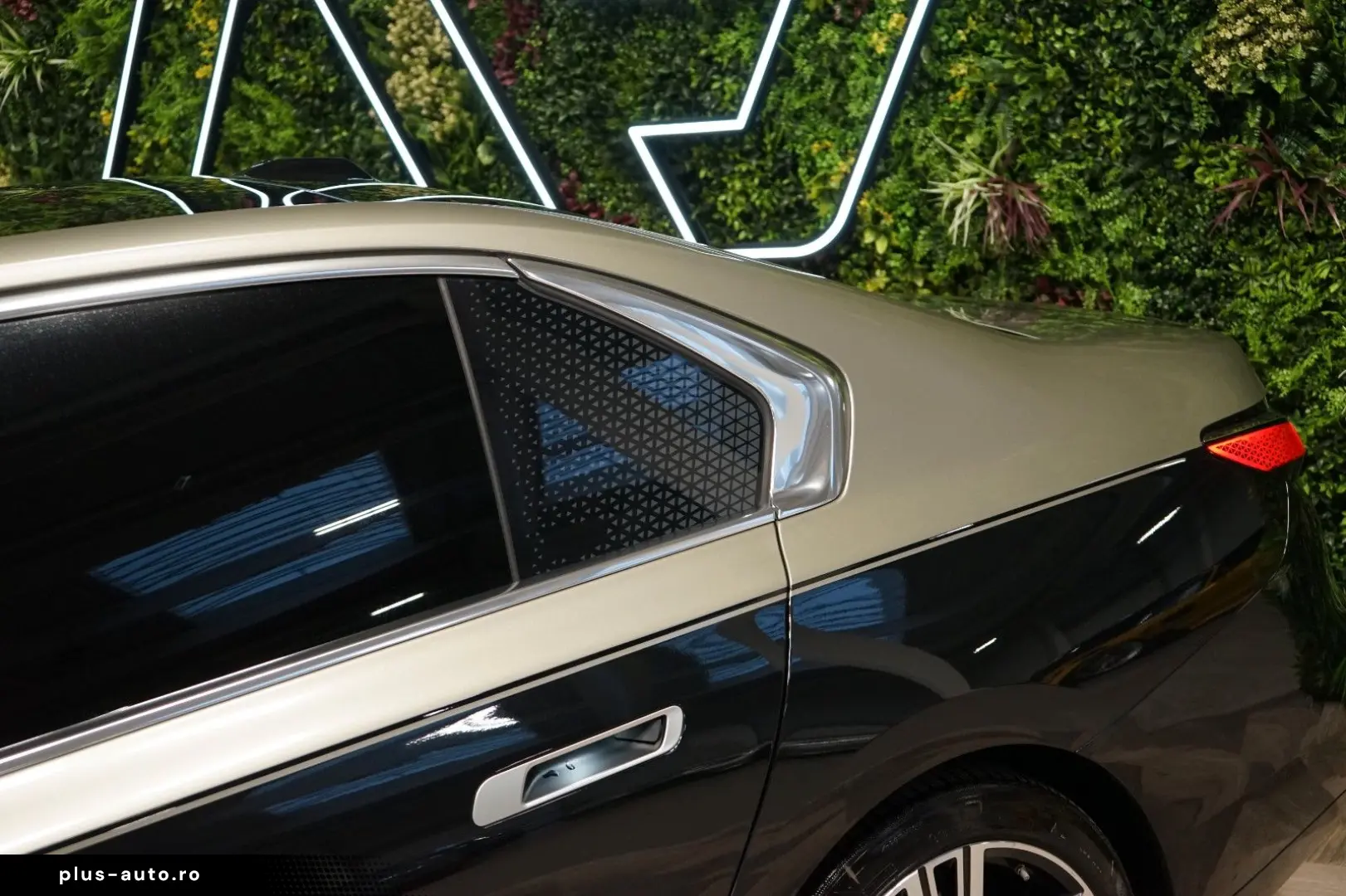 BMW 740d xDRIVE 360 THEATRE MASSAGE B&W