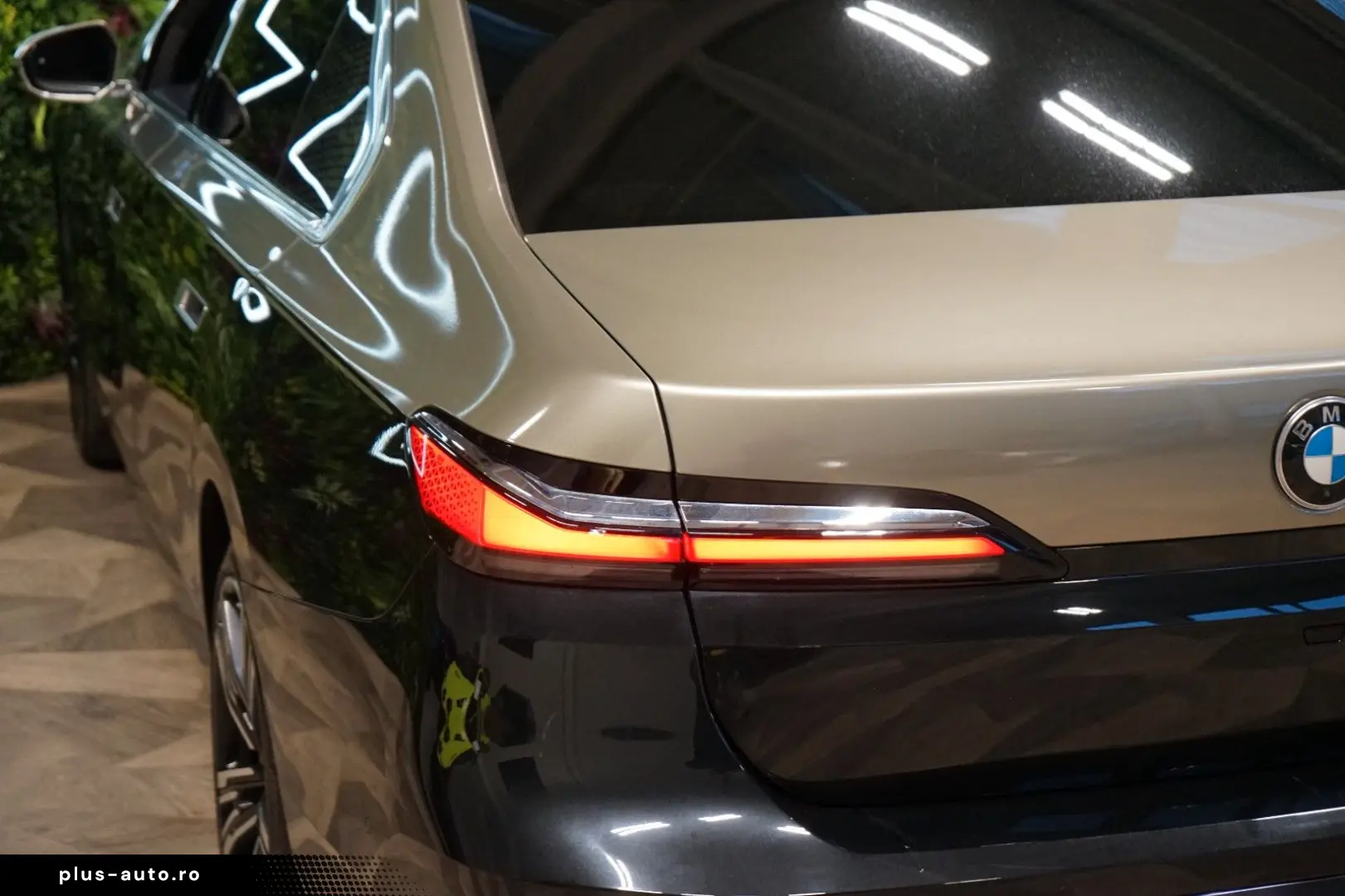 BMW 740d xDRIVE 360 THEATRE MASSAGE B&W