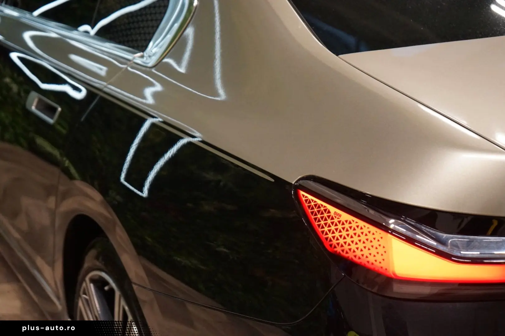 BMW 740d xDRIVE 360 THEATRE MASSAGE B&W