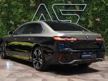 BMW 740d xDRIVE 360 THEATRE MASSAGE B&W