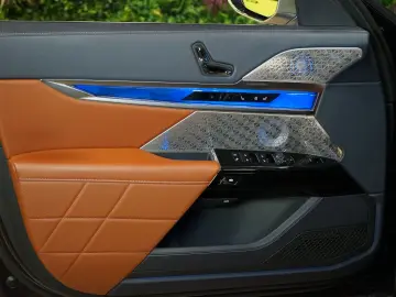 BMW 740d xDRIVE 360 THEATRE MASSAGE B&W