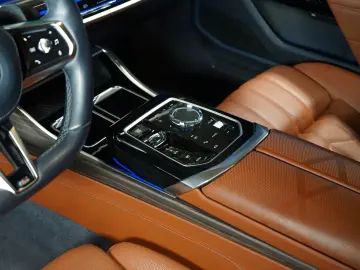 BMW 740d xDRIVE 360 THEATRE MASSAGE B&W