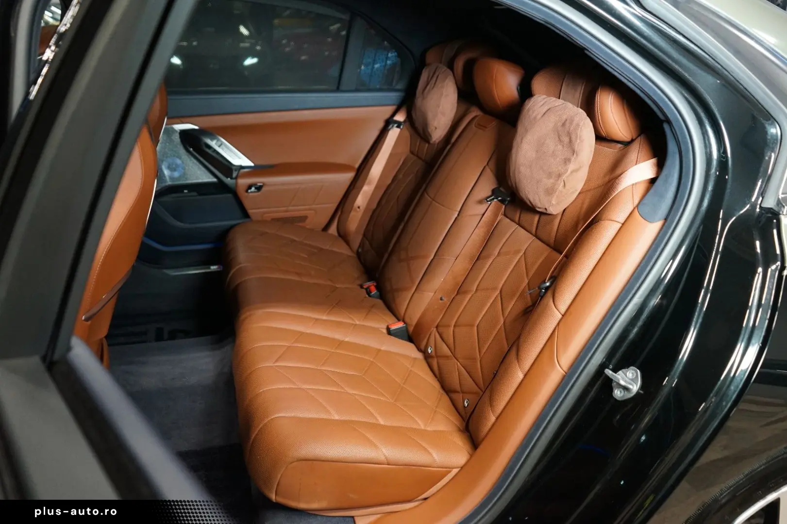 BMW 740d xDRIVE 360 THEATRE MASSAGE B&W