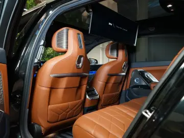 BMW 740d xDRIVE 360 THEATRE MASSAGE B&W