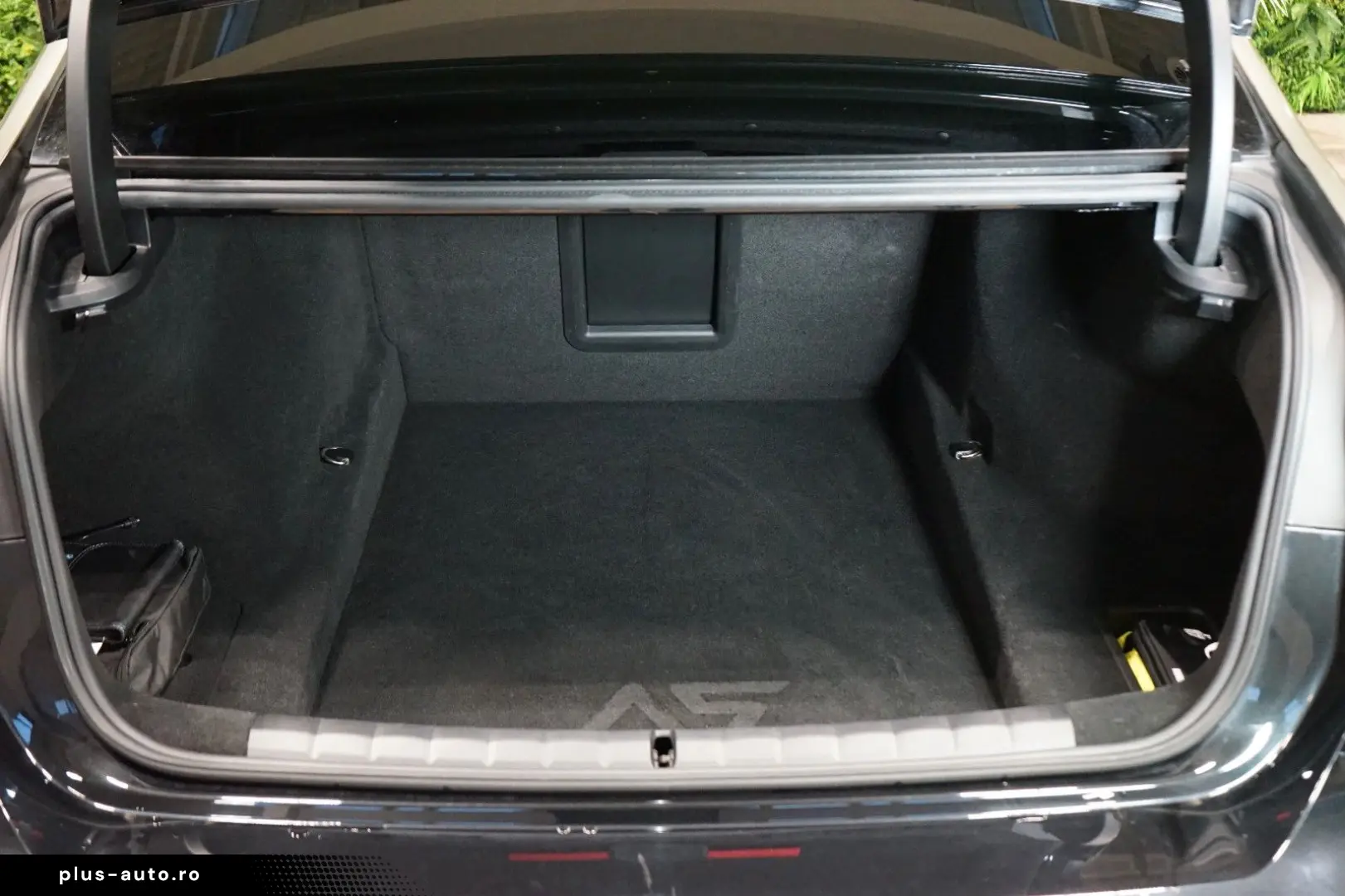 BMW 740d xDRIVE 360 THEATRE MASSAGE B&W