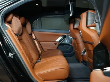 BMW 740d xDRIVE 360 THEATRE MASSAGE B&W