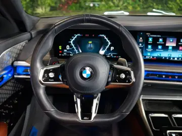 BMW 740d xDRIVE 360 THEATRE MASSAGE B&W