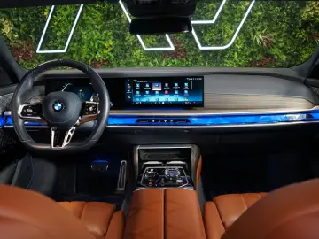 BMW 740d xDRIVE 360 THEATRE MASSAGE B&W