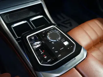 BMW 740d xDRIVE 360 THEATRE MASSAGE B&W