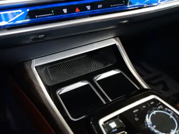 BMW 740d xDRIVE 360 THEATRE MASSAGE B&W