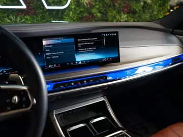 BMW 740d xDRIVE 360 THEATRE MASSAGE B&W