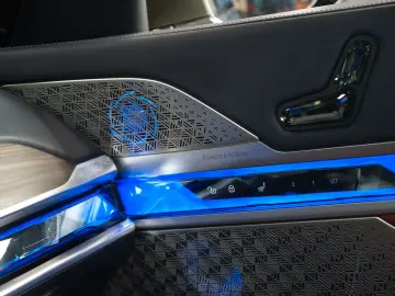 BMW 740d xDRIVE 360 THEATRE MASSAGE B&W