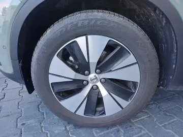 Volvo XC40 B4 AWD Plus Bright