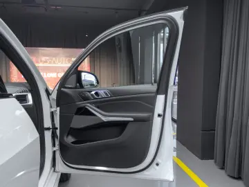 BMW X5 M M60i xDrive