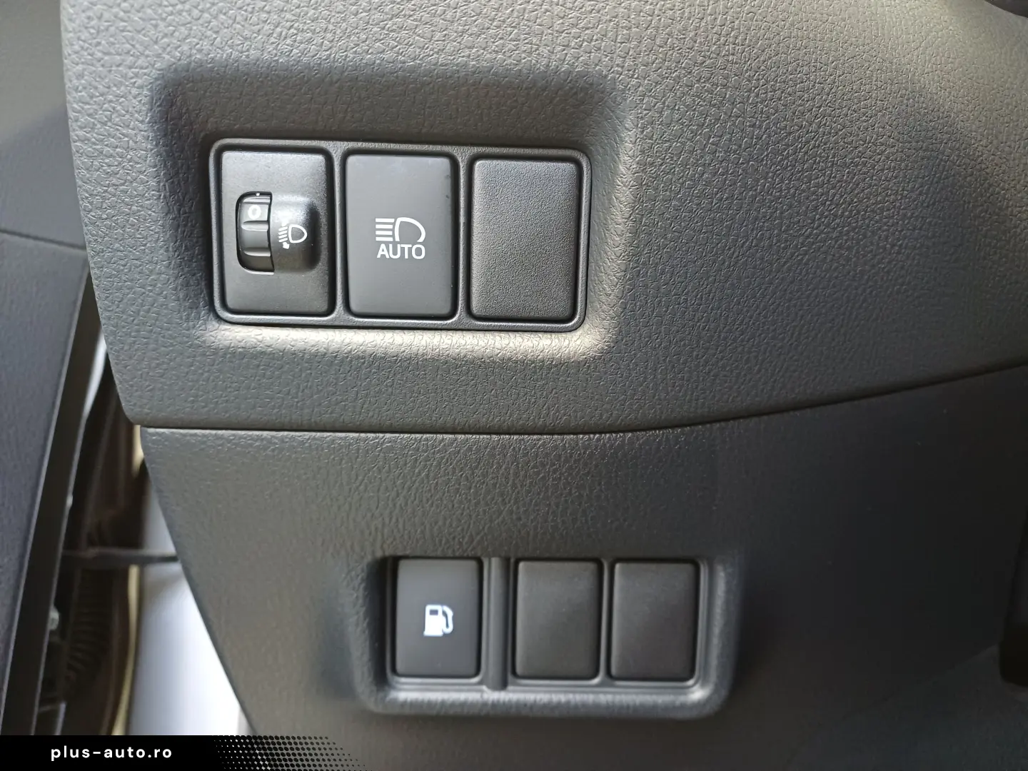 Toyota C-HR 1 8 Hybrid C-ENTER CVT