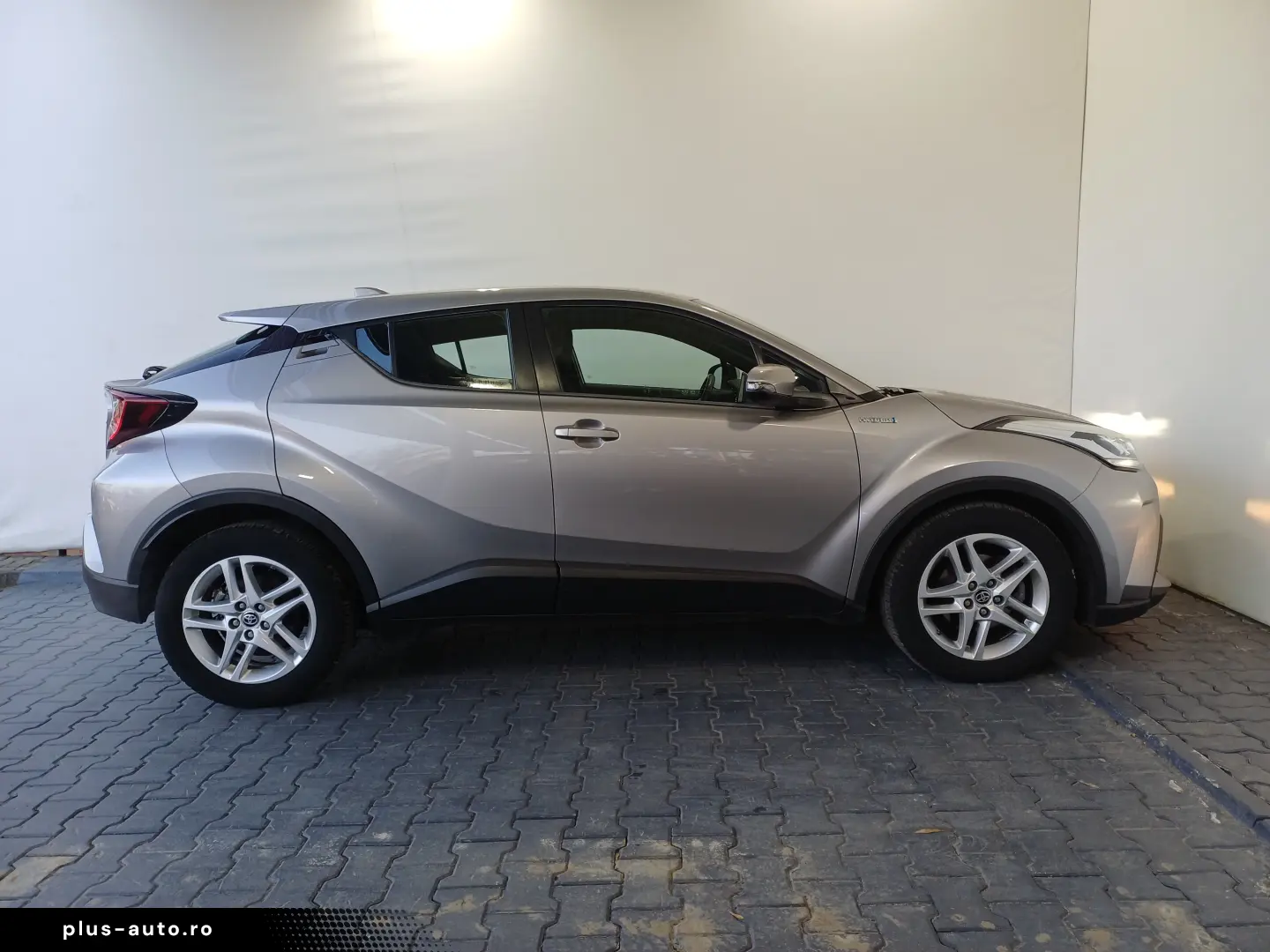 Toyota C-HR 1 8 Hybrid C-ENTER CVT