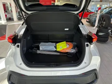 TOYOTA C-HR 2.0 Plug-in Hybrid ACC AUT LED Navi Virtual